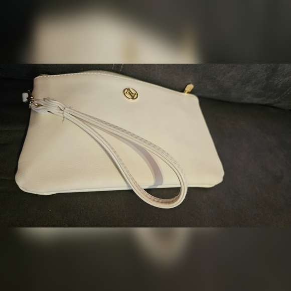 ADRIENNE VITTADINI Cream colored Wristlet - Picture 14 of 14